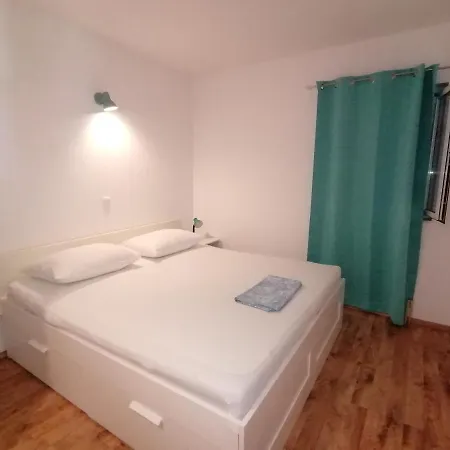 Apartmani Mares - 20 M From The Beach Brela Exterior photo