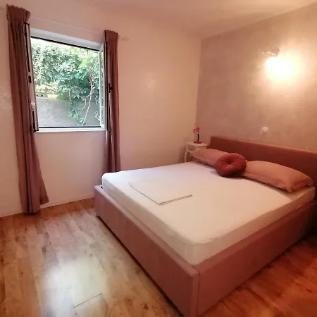 Apartmani Mares - 20 M From The Beach Brela Exterior photo