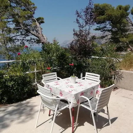 Apartmani Mares - 20 M From The Beach Brela Exterior photo