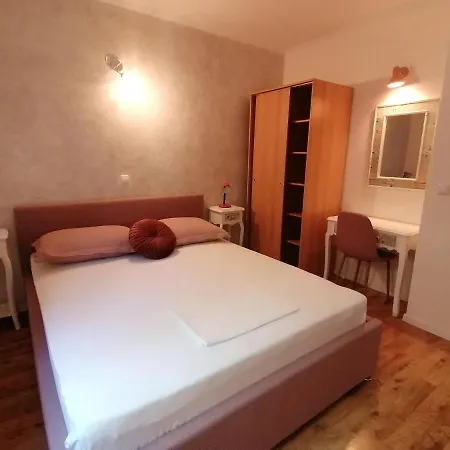 Apartmani Mares - 20 M From The Beach Brela Exterior photo