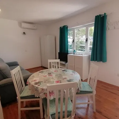 Apartmani Mares - 20 M From The Beach Brela Exterior photo