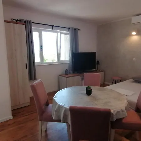 Apartmani Mares - 20 M From The Beach Brela Room photo