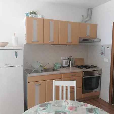 Apartmani Mares - 20 M From The Beach Brela Room photo