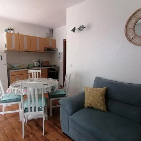 Apartmani Mares - 20 M From The Beach Brela Room photo