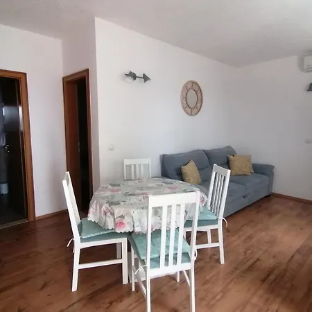 Apartmani Mares - 20 M From The Beach Brela Room photo