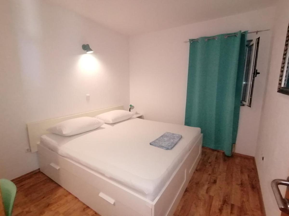 Apartment Mares - 20 M From The *